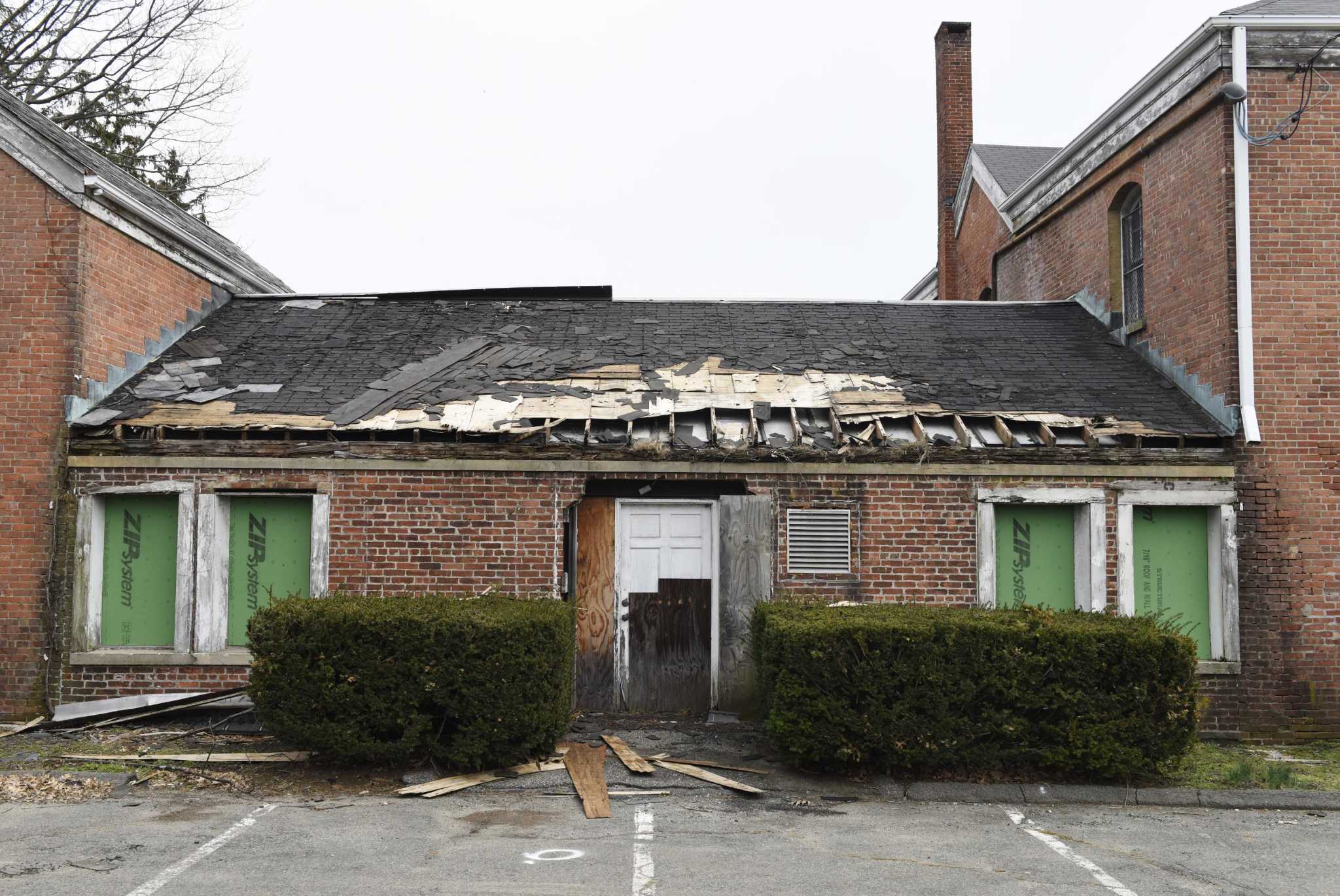 Too 'dangerous' to enter: Stamford's crumbling Edward Hunt center in  Courtland Park faces demolition