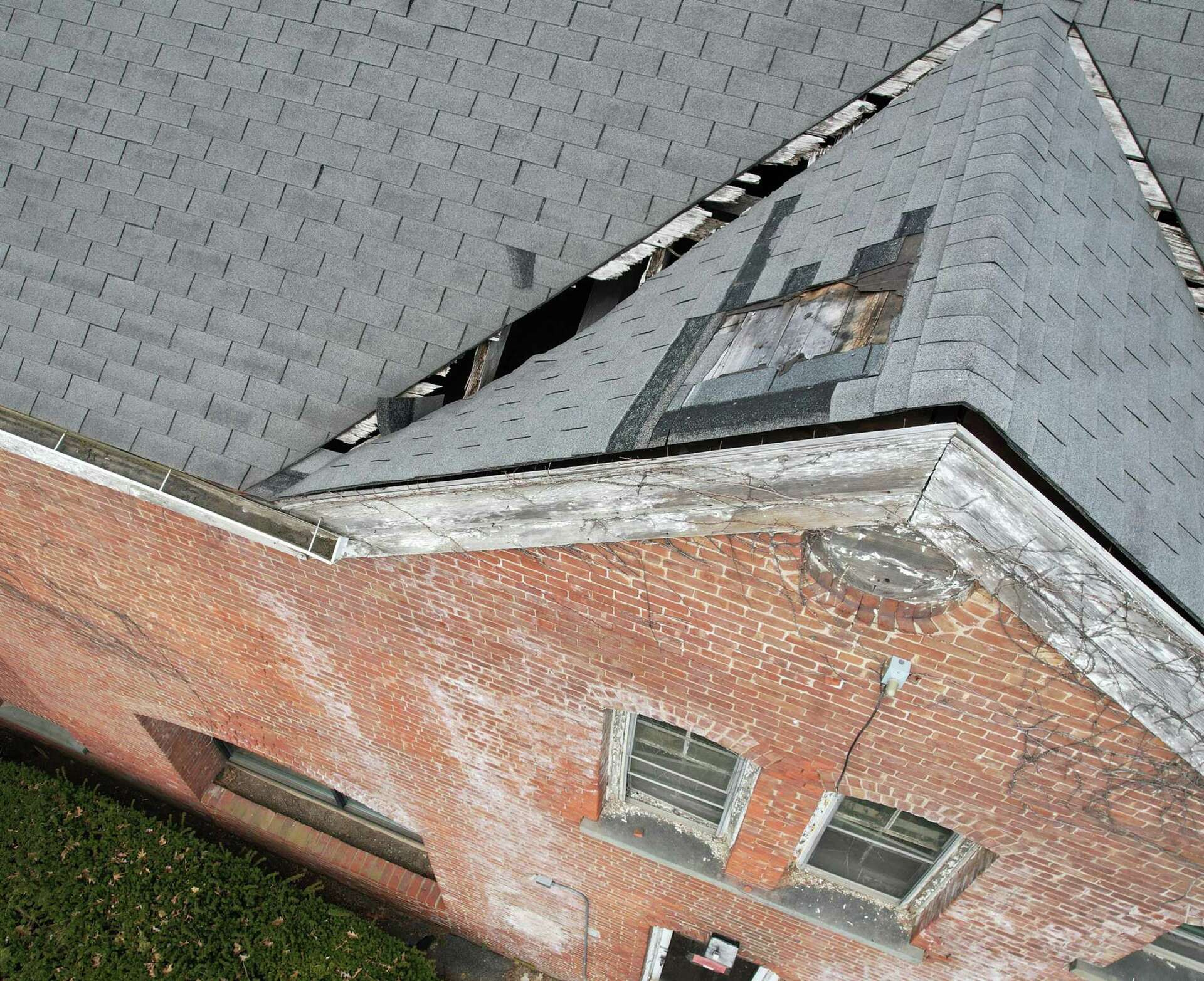 Too 'dangerous' to enter: Stamford's crumbling Edward Hunt