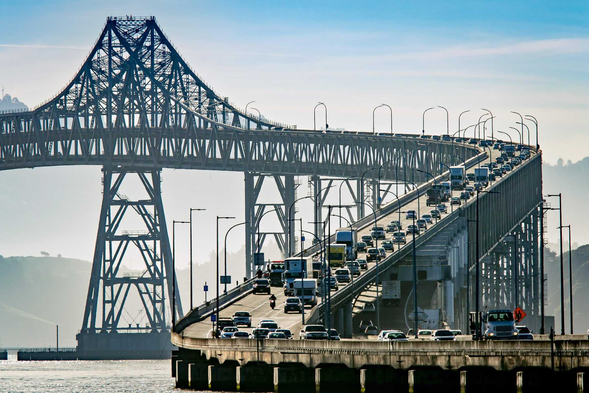 lower-deck-of-richmond-san-rafael-bridge-closed-due-to-man-in-mental