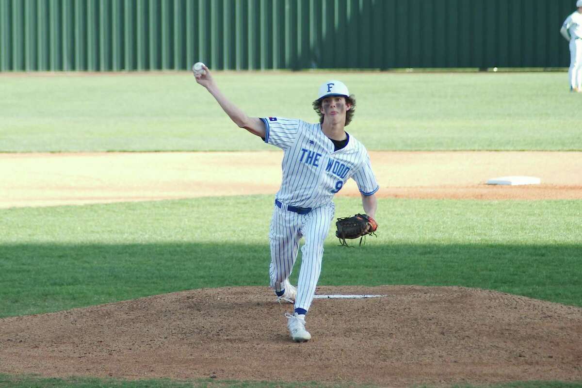 Friendswood’s Easton Tumis (9) pitches against Goose Creek Memorial Friday, Apr. 8, 2022 at Friendswood High School.