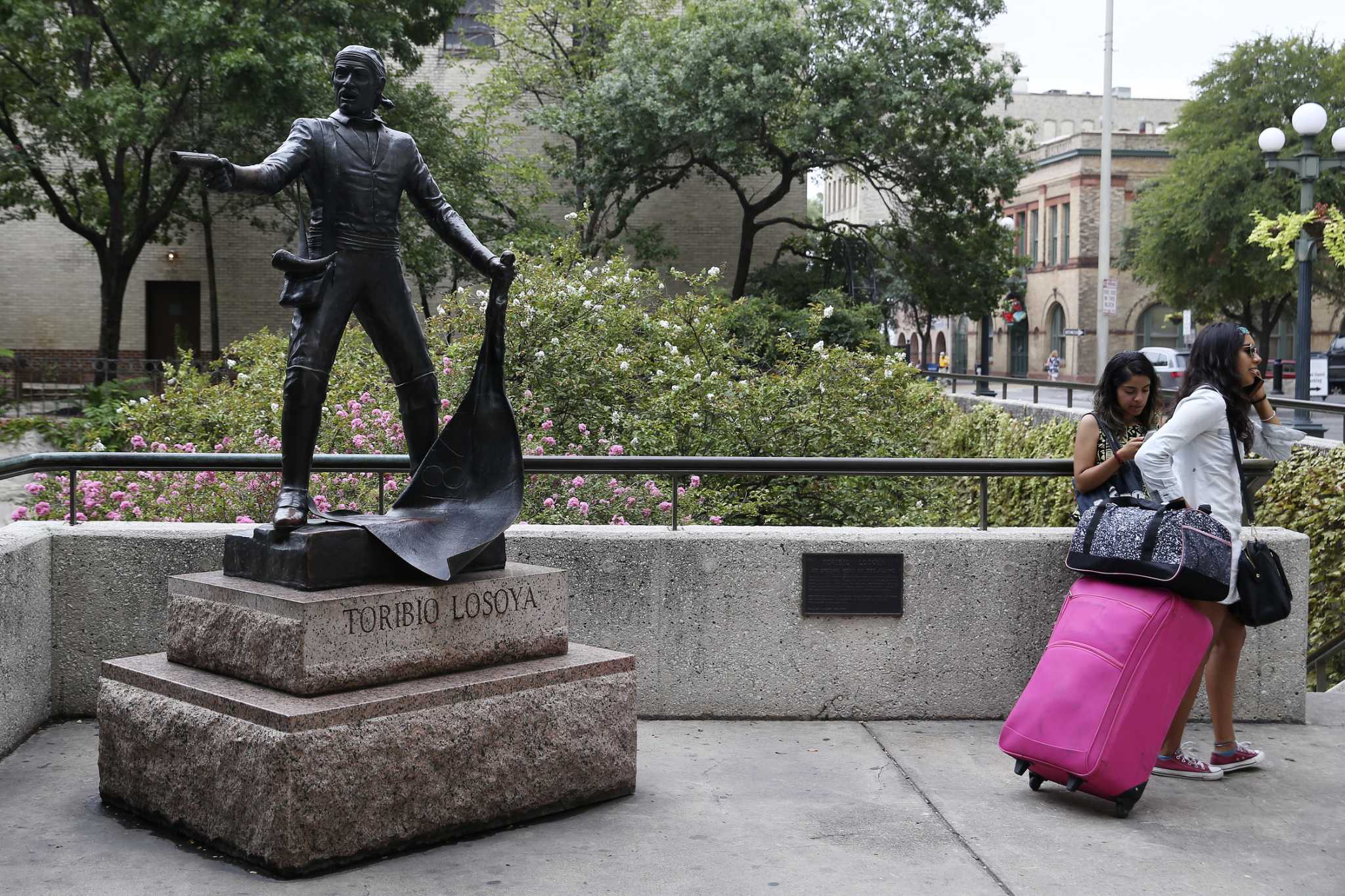 Alamo initiates annual birthday tribute to Tejano defender who was born and died at the battle site - Vimarsana News