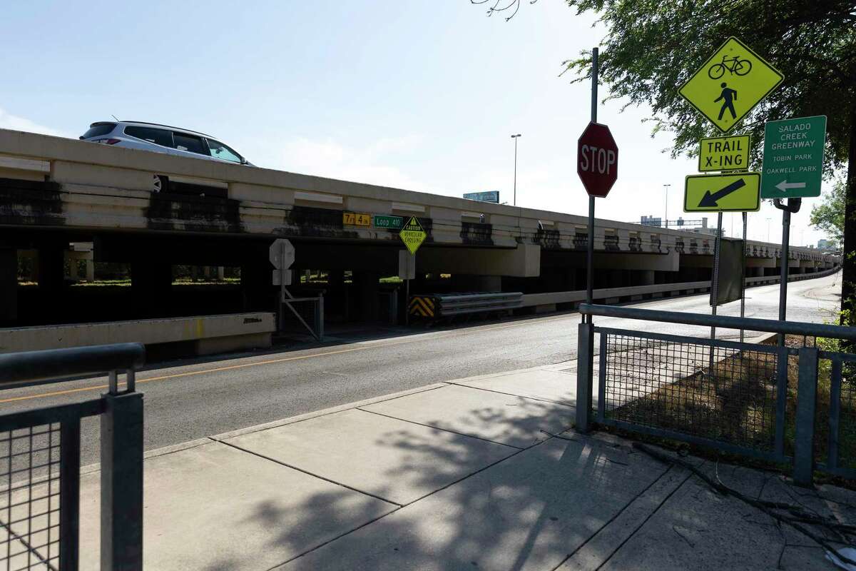On the evening of March 17, a cyclist was fatally hit by a car at this level crossing on the NE 410 loop.