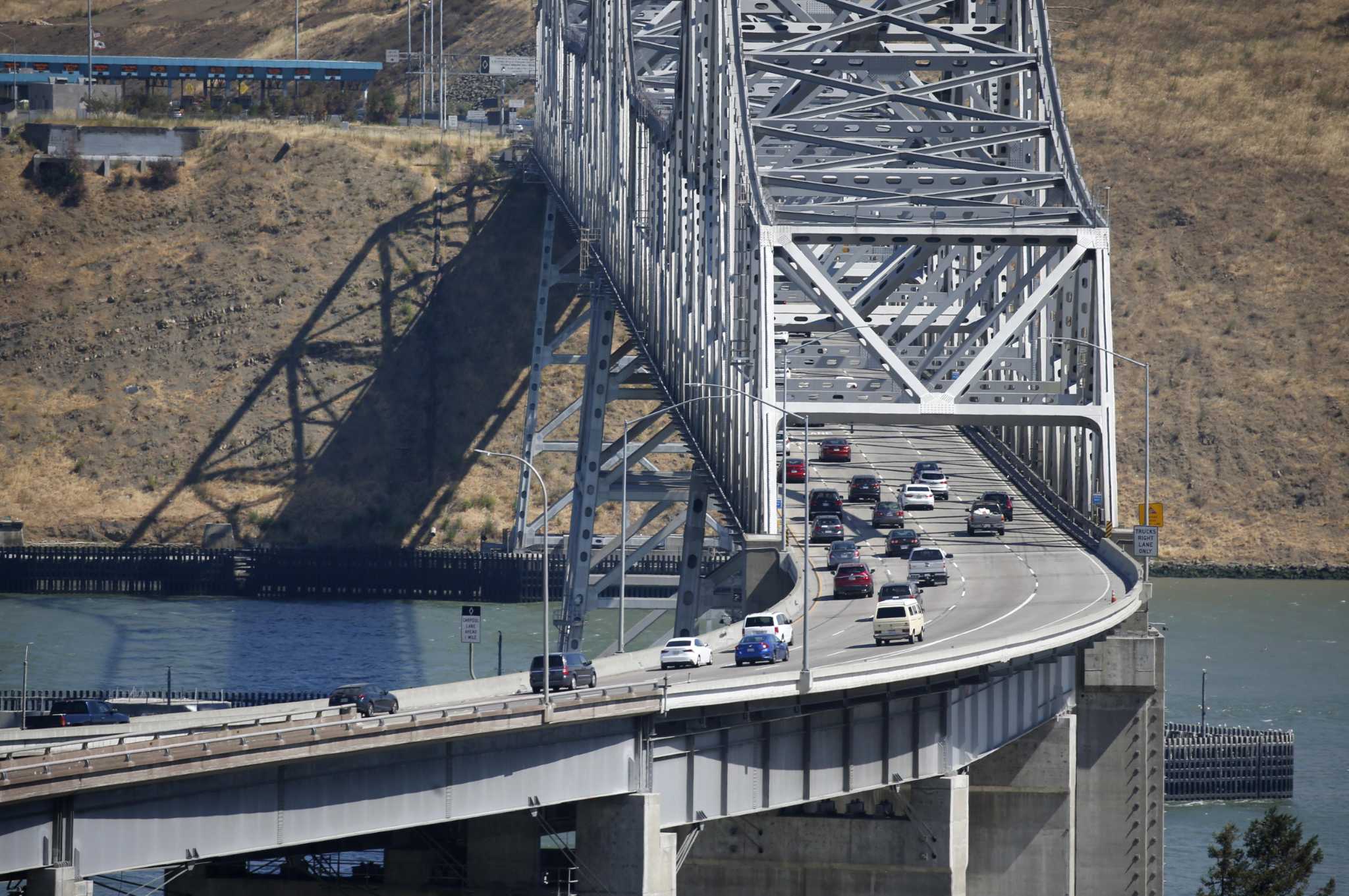 Fire near Carquinez Bridge closes I80 east and nears homes before