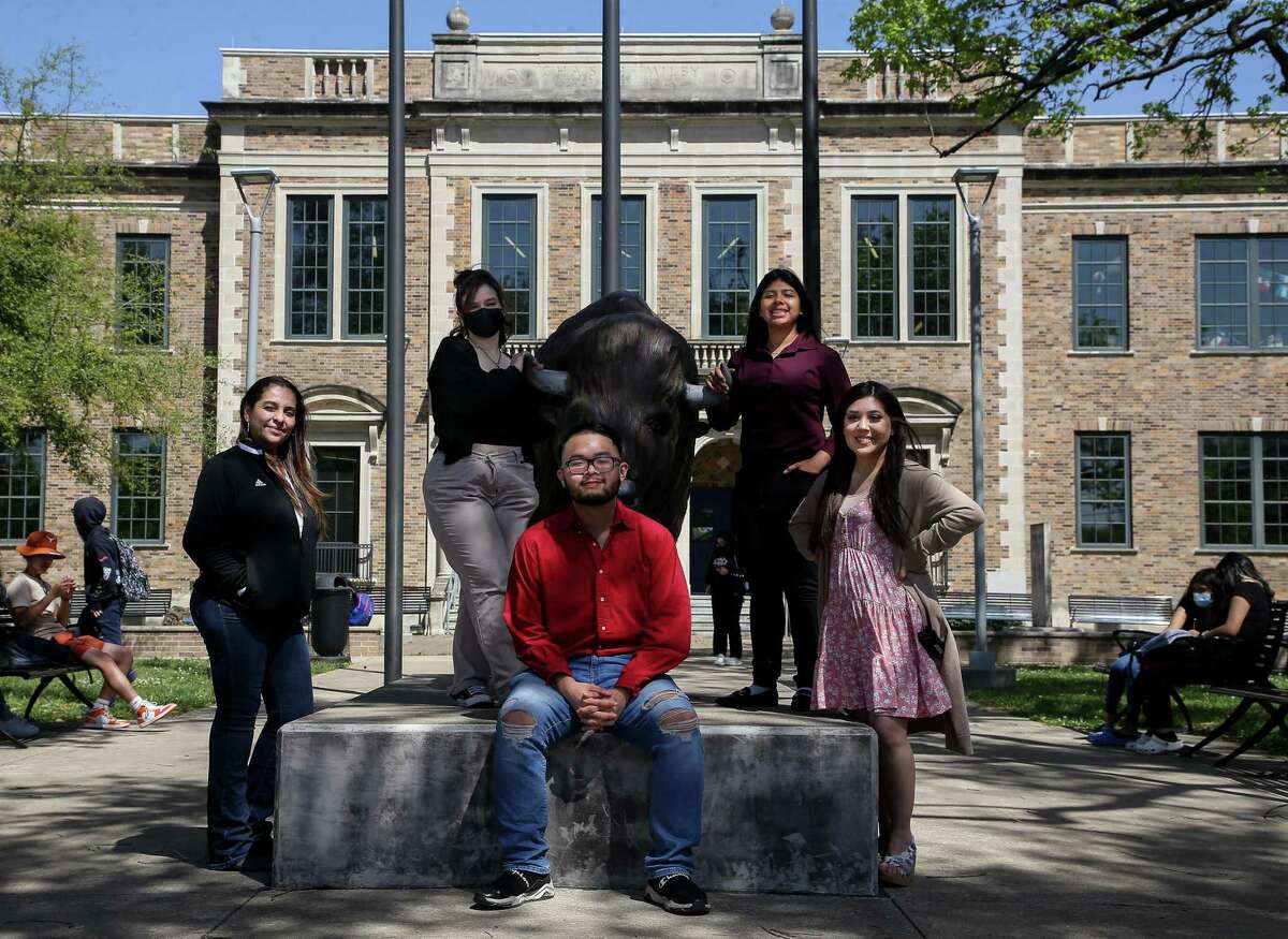 Milby Hight School principal Ruth Peña, left to right, seniors Shelby Broussard, Tai Vo and Yesenia González, and college advisor Shelsie Belmares pose for a photograph on Friday, April 8, 2022, in Houston.