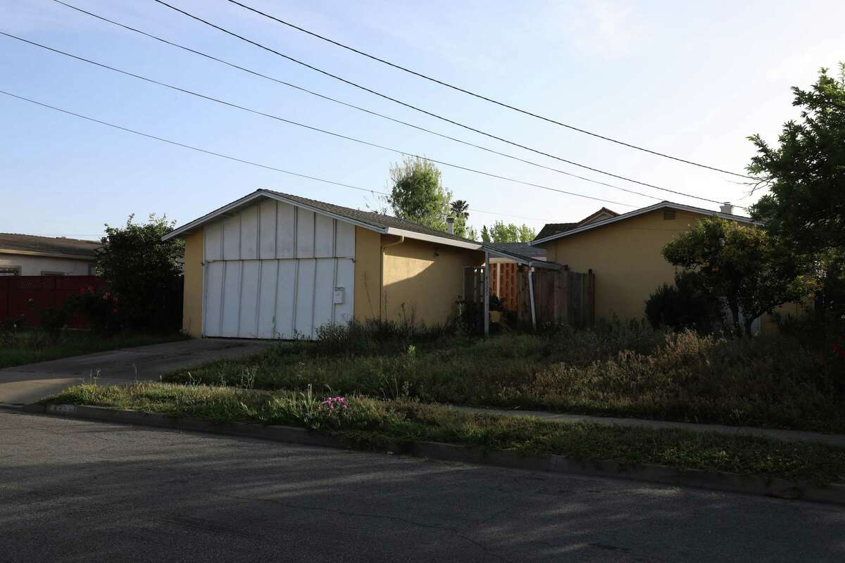 This fixer-upper in Fremont, which is now one of the Bay Area’s most competitive housing markets, sold for more than $300,000 over its asking price.