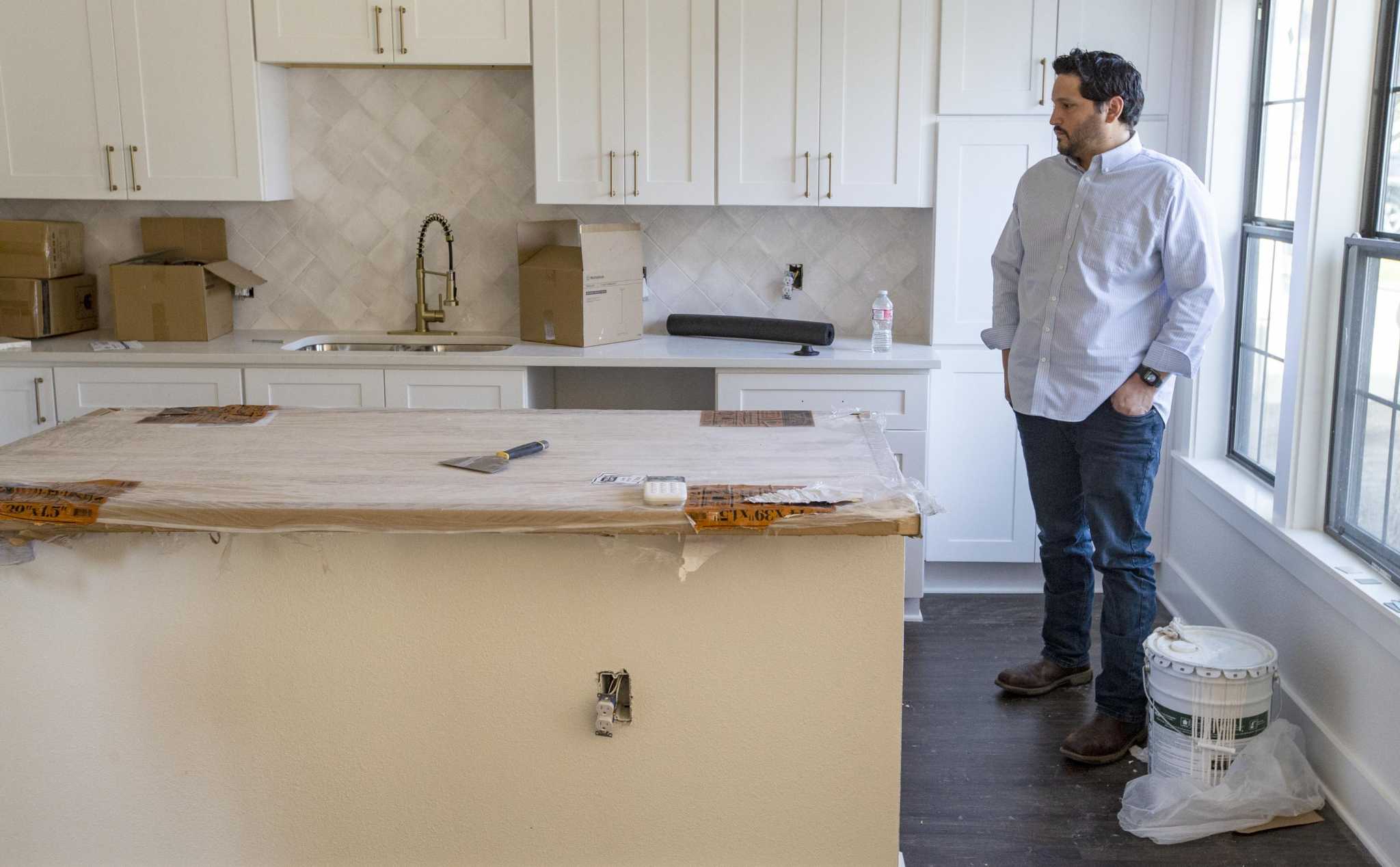 Home flips surged in San Antonio and nationwide last year but profit margins fell - Vimarsana News