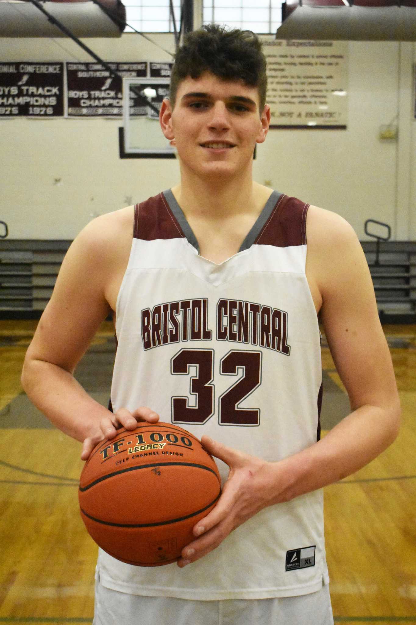 Donovan Clingan knows he must improve defense when he joins UConn men's basketball team - Vimarsana News
