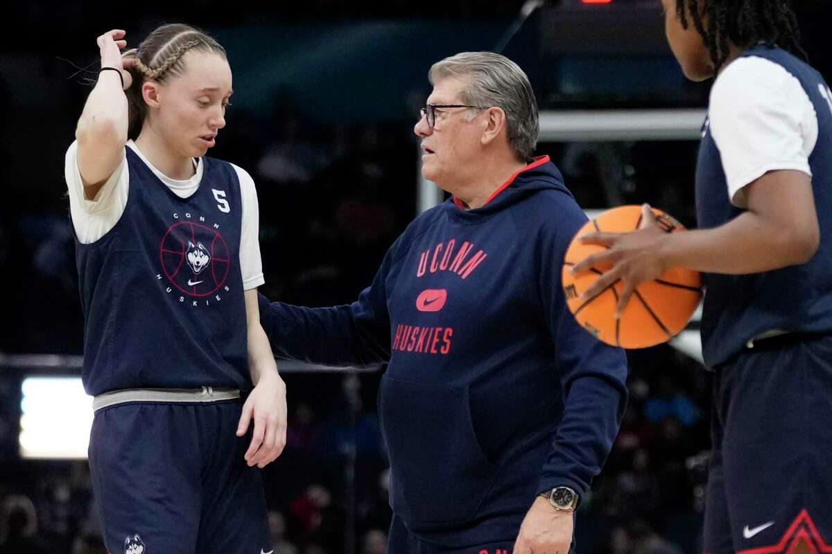 Uconn Coach Geno Auriemma Adjusting Without Paige Bueckers 