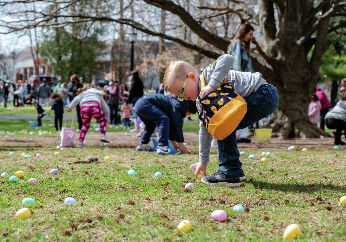 Photos: Ridgefield children scramble for Easter eggs at Ballard Park