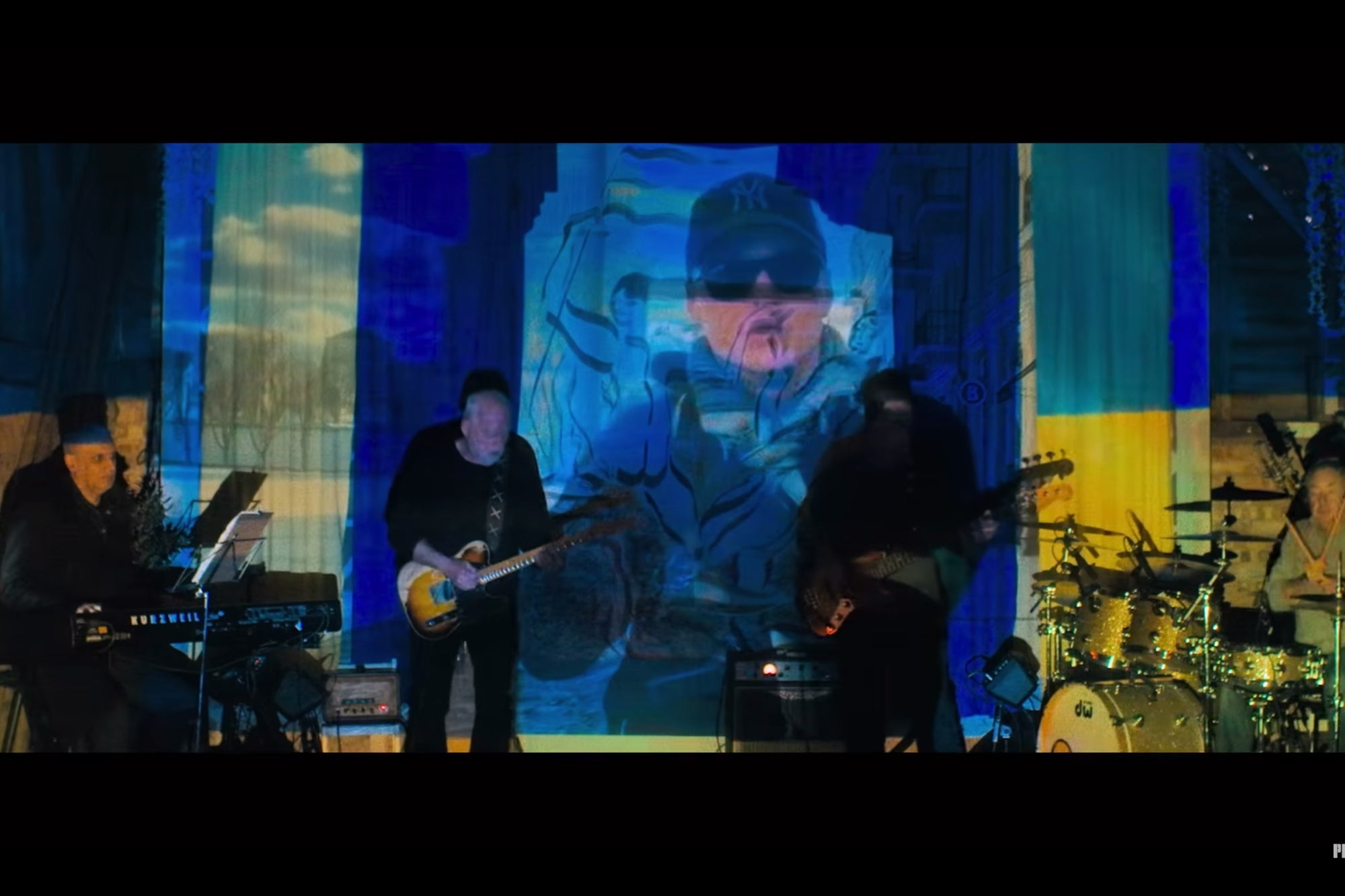 Pink Floyd presents a new song using the voice of a singer who is fighting in Ukraine - Vimarsana News