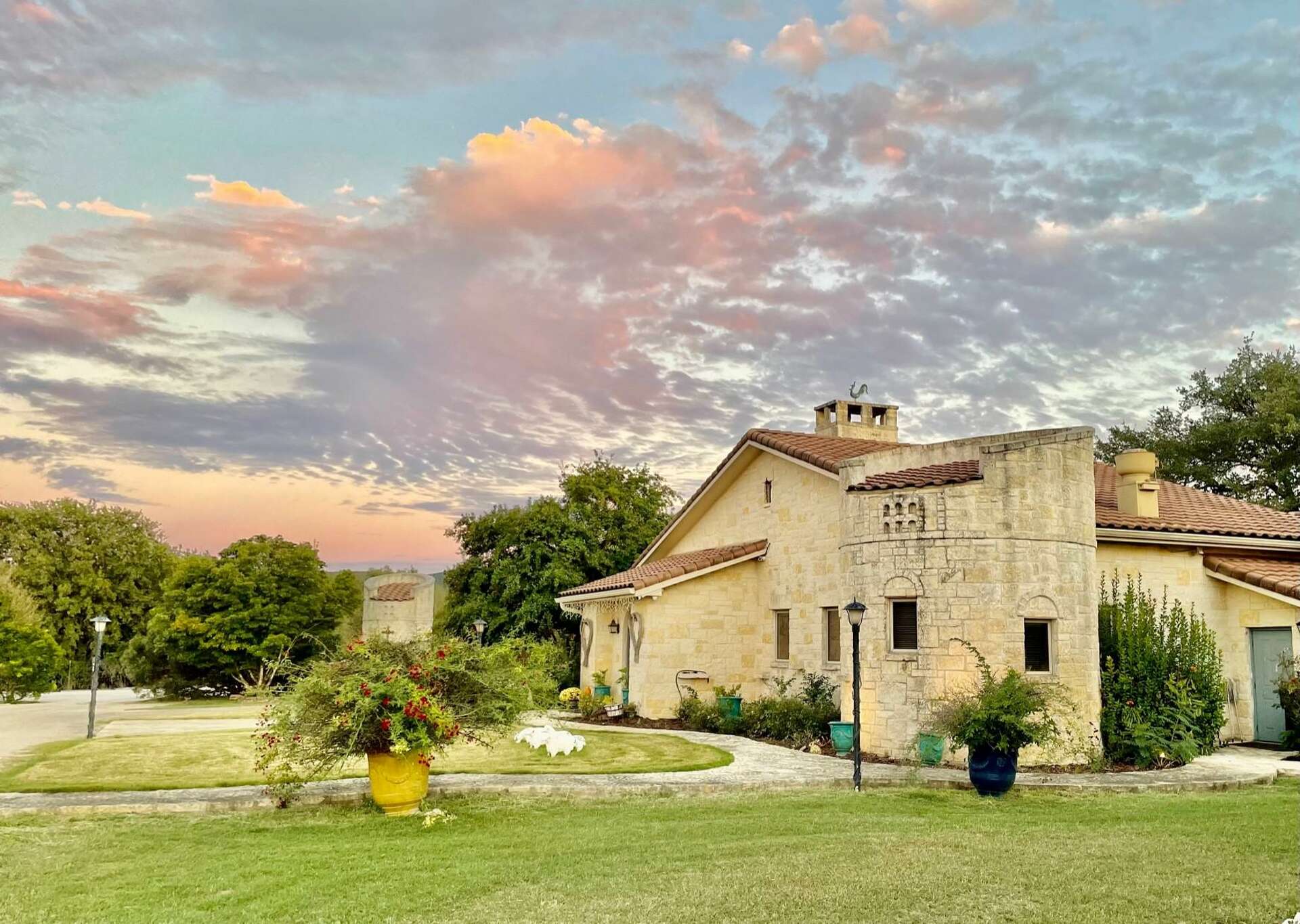 This Hill Country restaurant with treehouse dining gets rave reviews ...