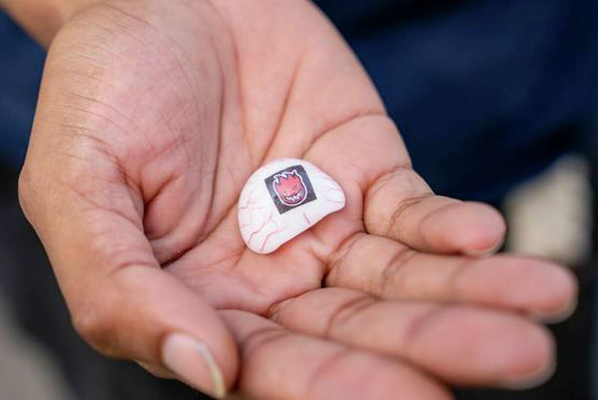 Zion Williams shows his fake eye in San Francisco on April 6.