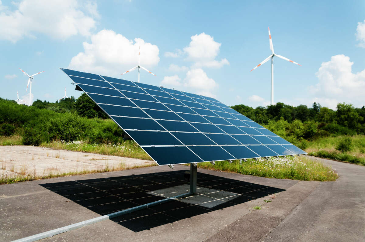 Greene and Jersey counties are set to get an 800-plus acre solar panel farm near the village of Kane.