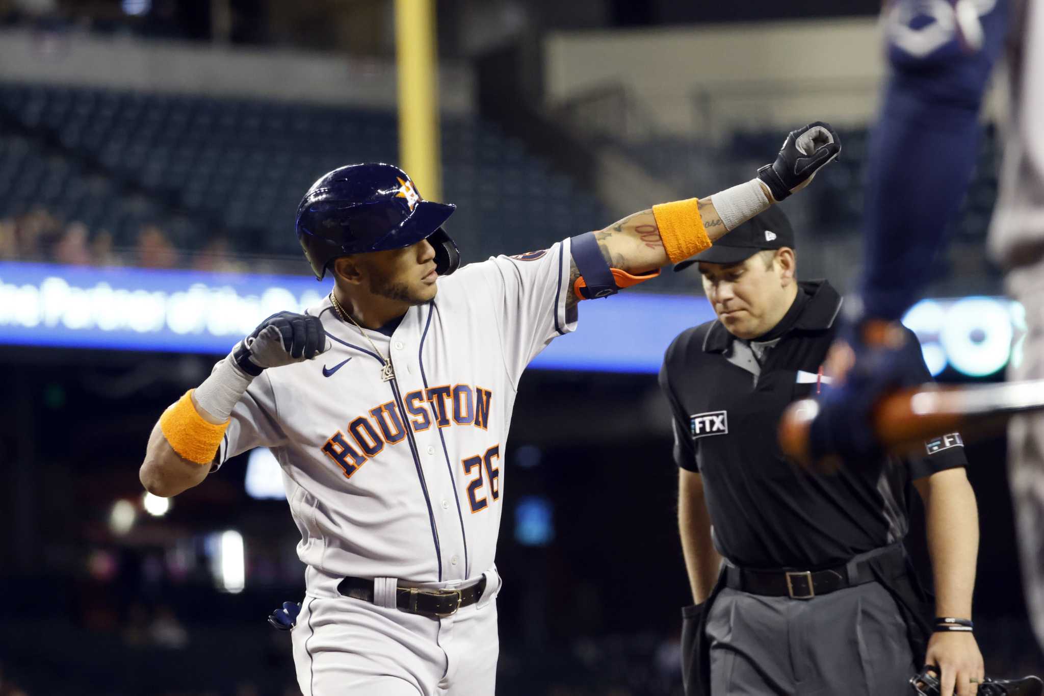 Michael Brantley's clutch hit in 9th lifts Astros over D-backs