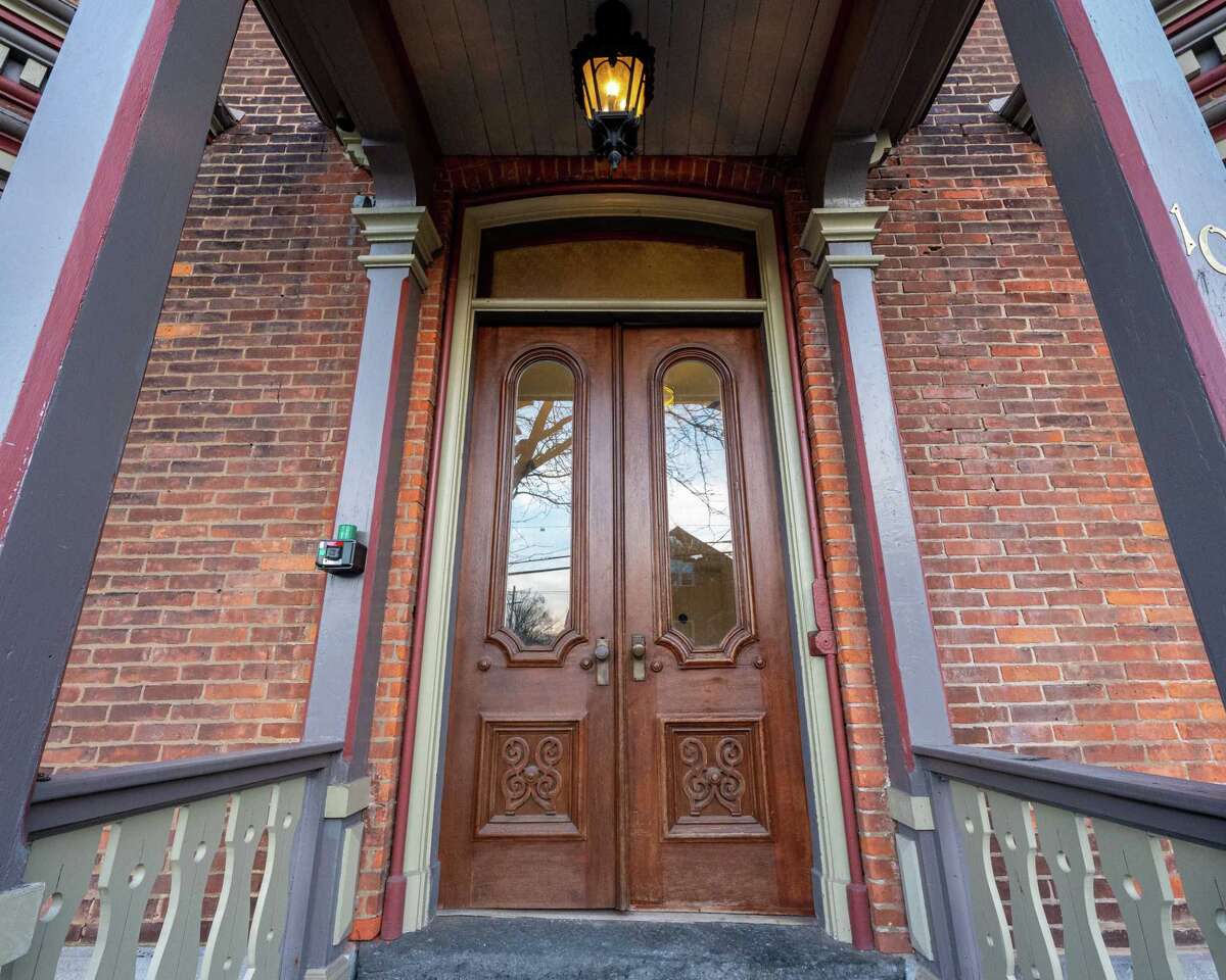 Capital Region apartments appeal to those with older, newer tastes