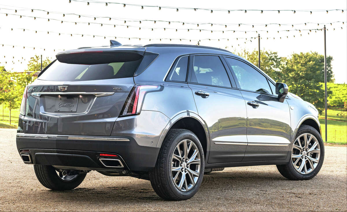 Cadillac XT5 crossover returns for 2022; prices begin at 43,995