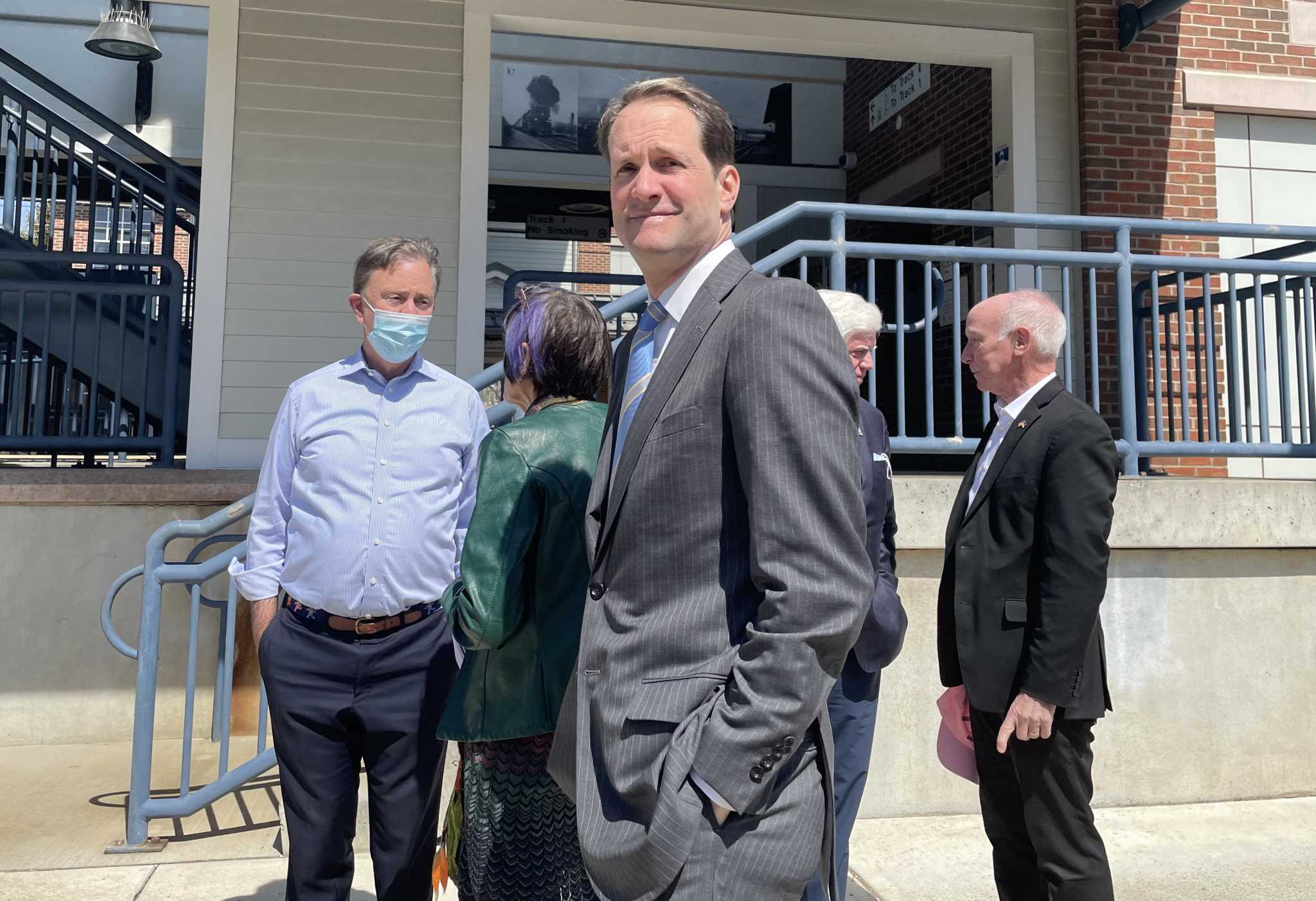 CT lawmakers tout funds for infrastructure: It's about roads, bridges, airports, jobs — and faster trains with 5G - Vimarsana News