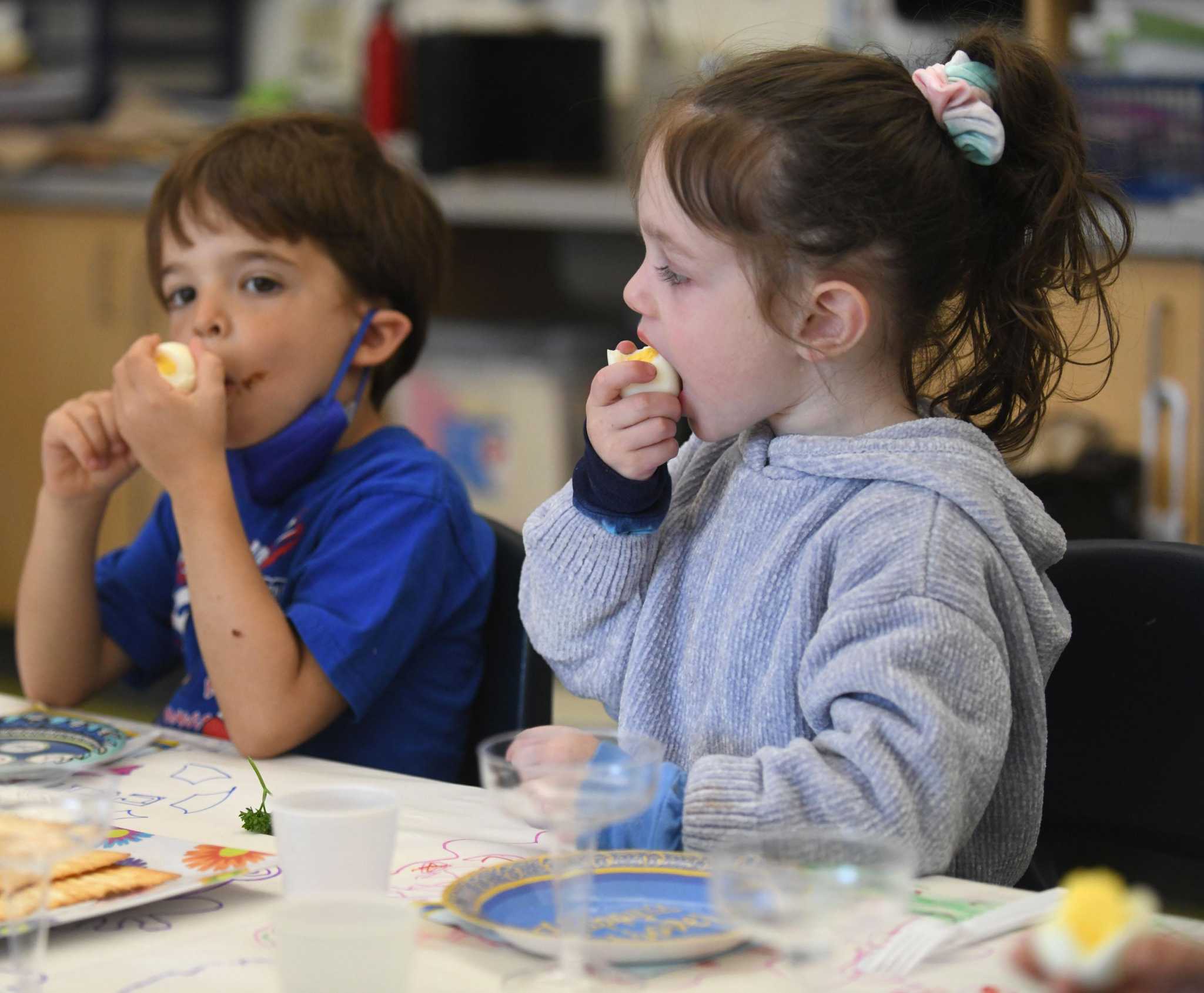 In Photos: Jewish Students At Greenwich’s Temple Sholom Practice The 