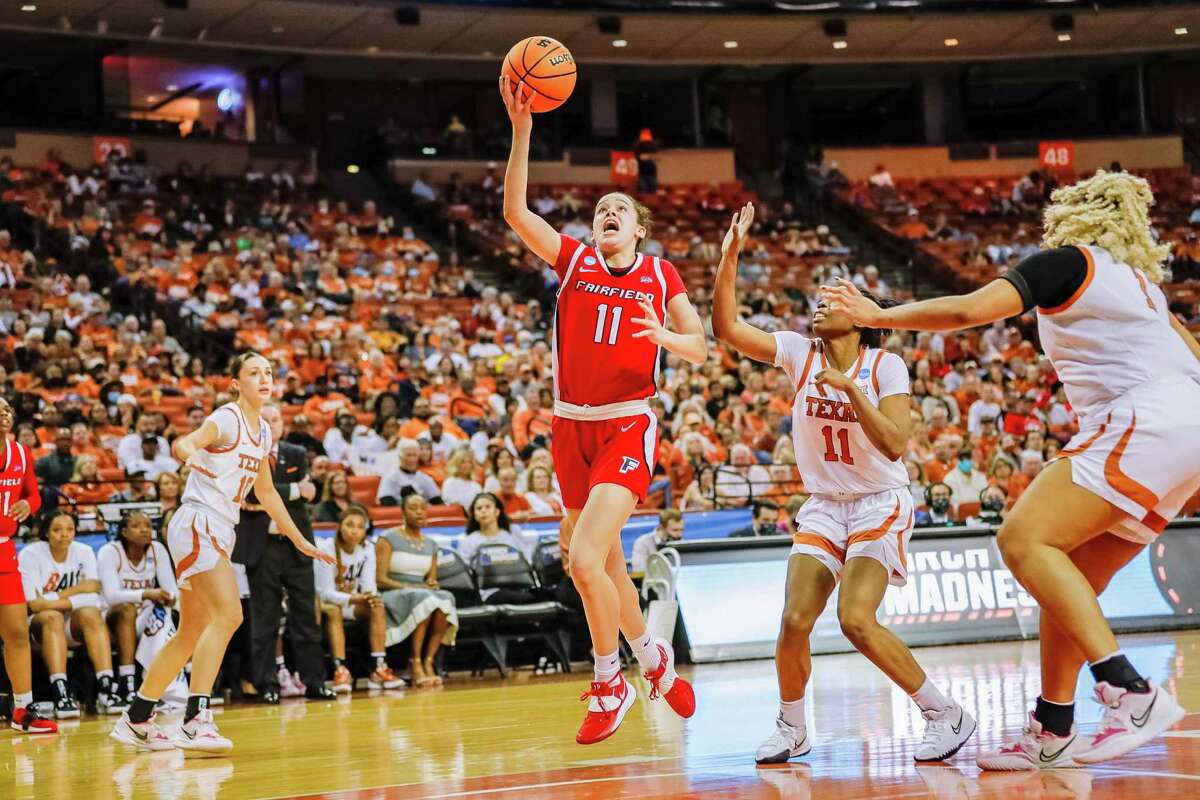 Lou Lopez-Senechal averaged 19.6 points as a senior at Fairfield, leading the Stags to their first NCAA Tournament appearance since 2001. She is transferring to UConn.
