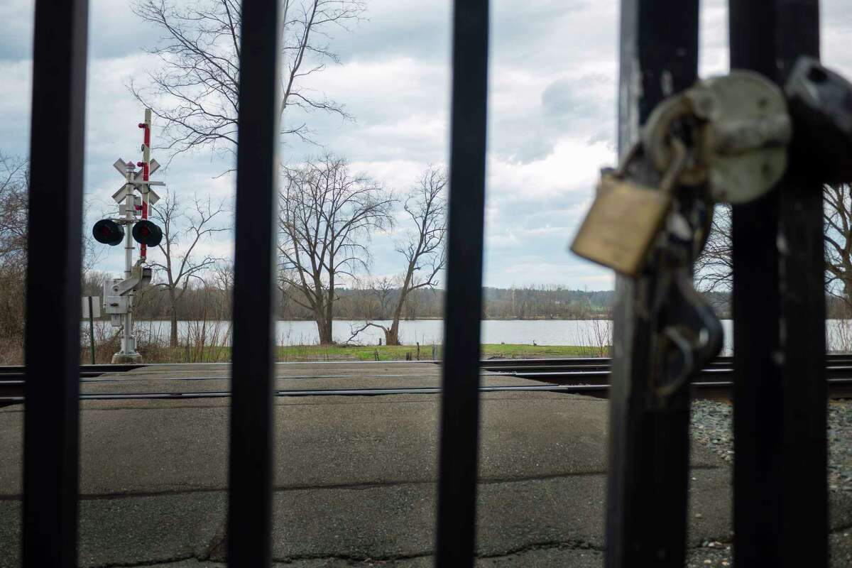 A view of the closed pedestrian crossing on Scott Ave. on Thursday, April 14, 2022, in Castleton-on-Hudson, N.Y. The state closed the crossing in 1994 due to safety concerns, and the village has been trying to access the park ever since. (Paul Buckowski/Times Union)