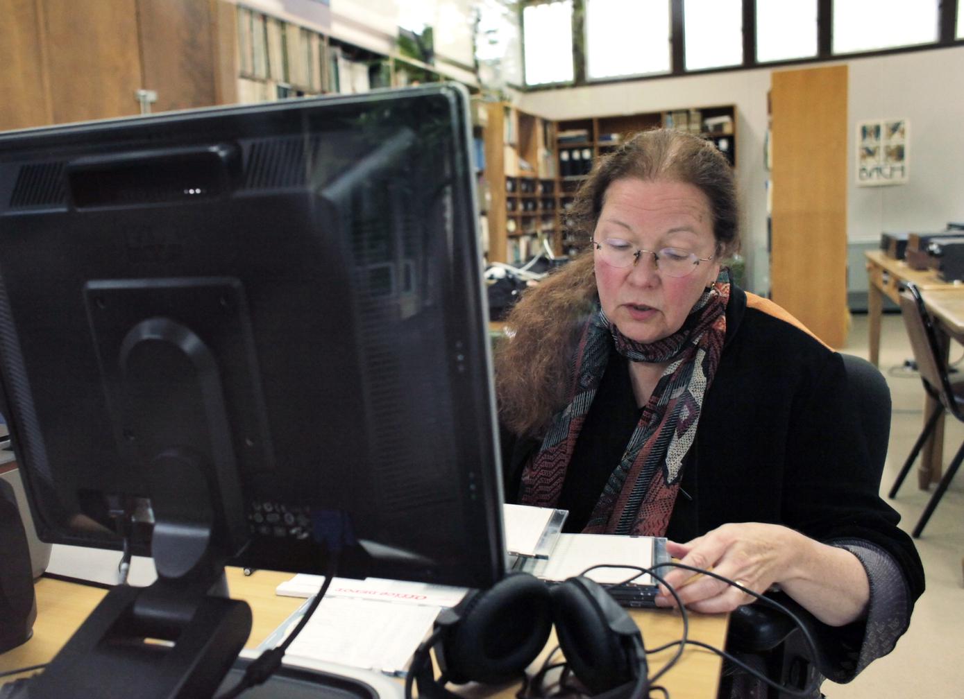 Gail Needleman, renowned Bay Area expert in American folk music, with a repertoire of hundreds of songs she knew by heart, dies at 73 - Vimarsana News