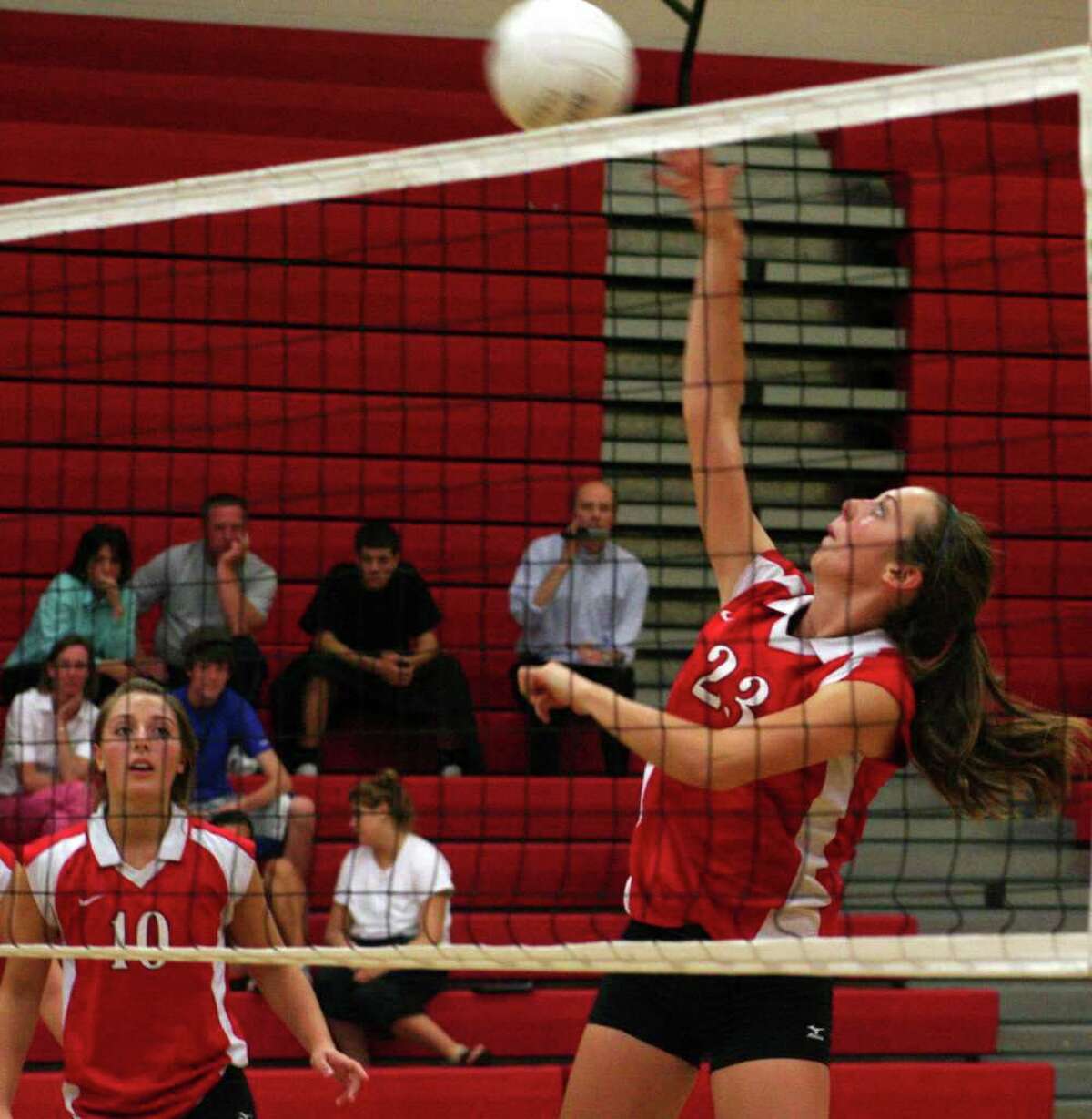 Warde girls volleyball closes out Trumbull, eyes Darien