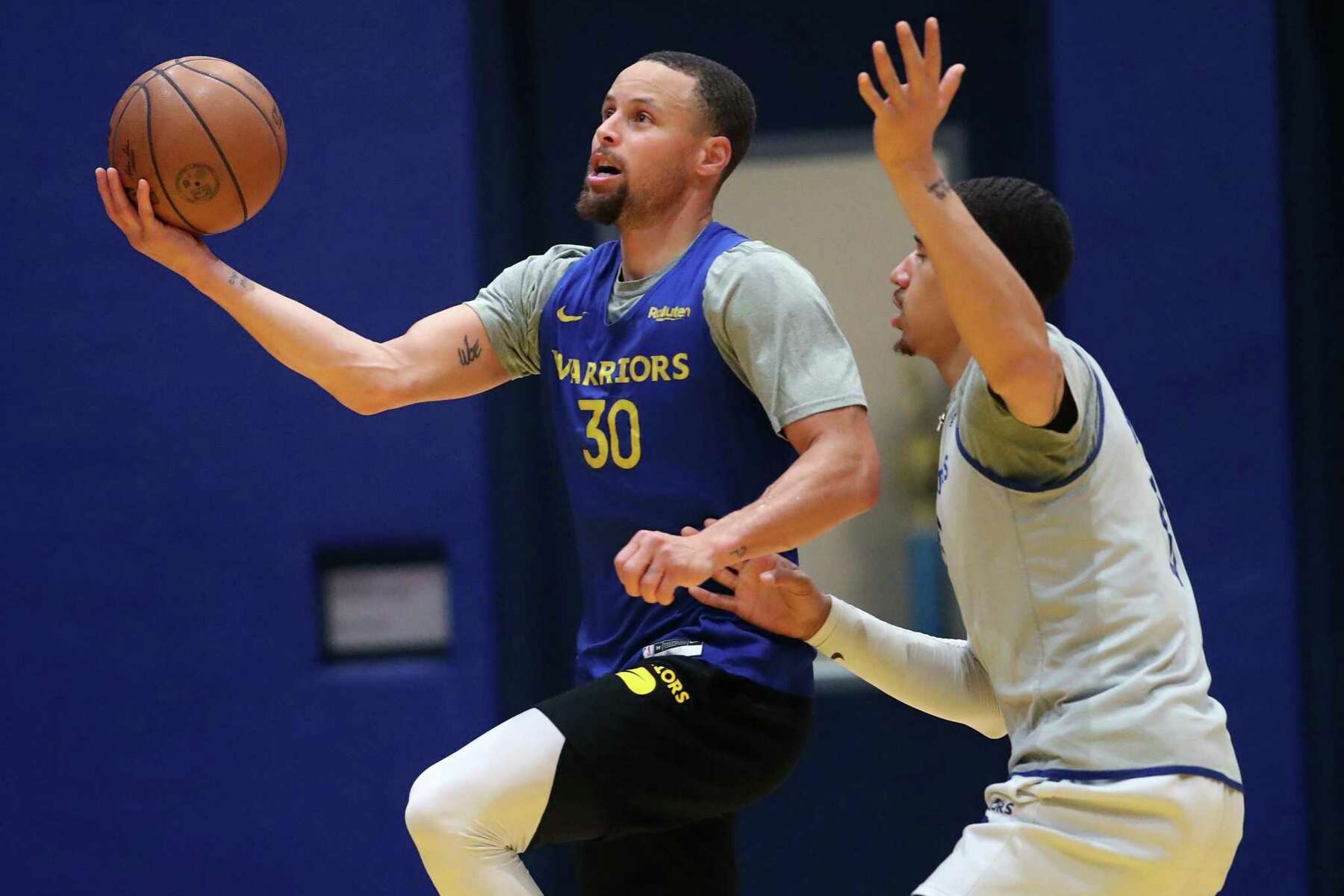 Warriors GM says it's 'conceivable' Curry could play Game 1