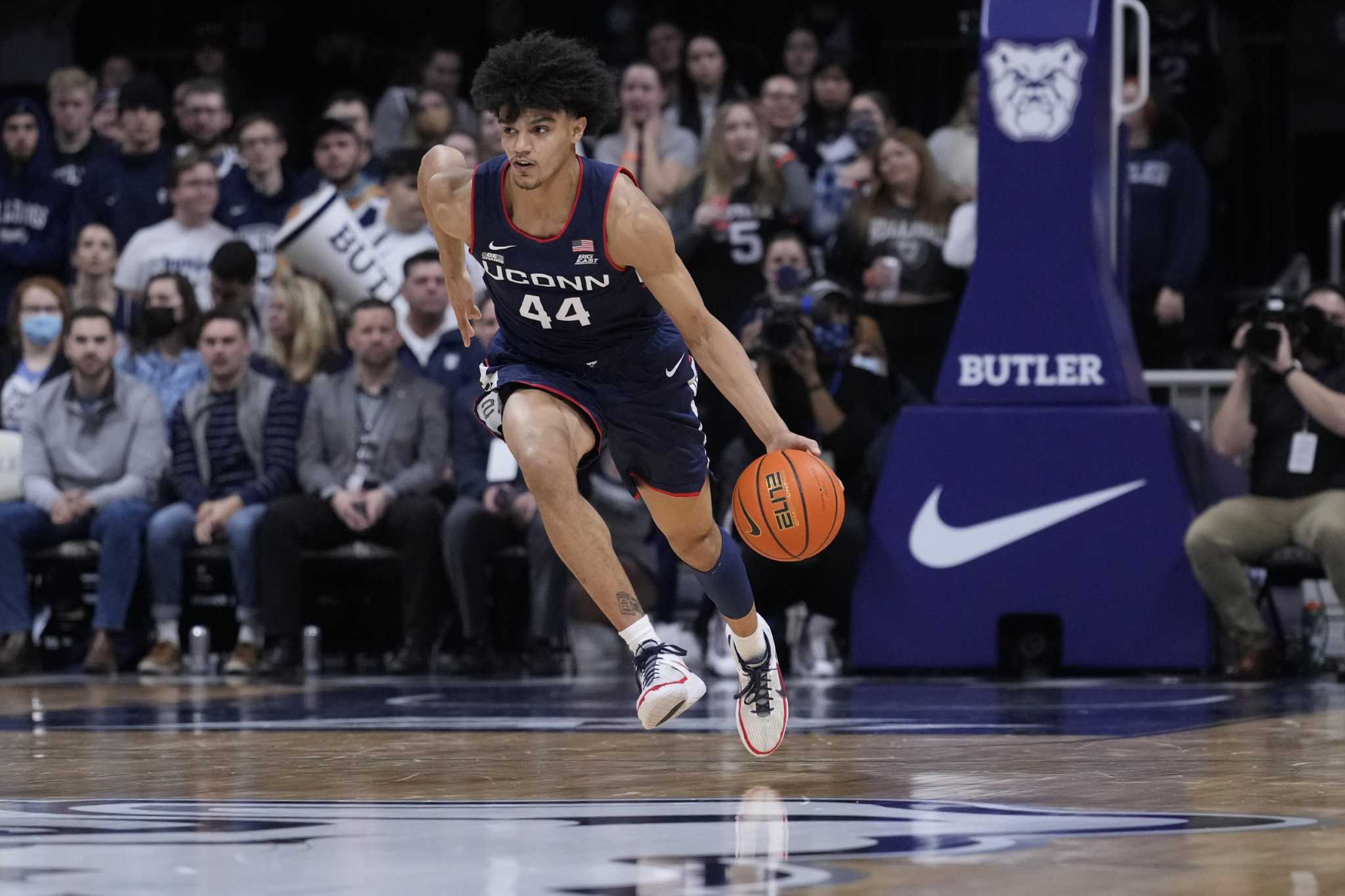 What's happening inside the UConn men's basketball program as players come and go? 'It's not chaos' - Vimarsana News