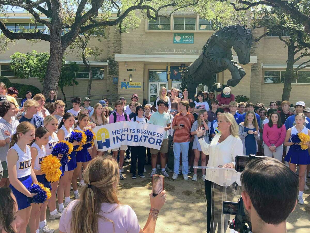 Cathy Klumpp, lead teacher for the Heights Business Incubator, motions to students Thursday, April 14, 2022, as she prepares to announce the teams that will compete in the annual Pitch Night competition. The announcement was made in front of the Alamo Heights ISD High School and was livestreamed on the district's Facebook page.