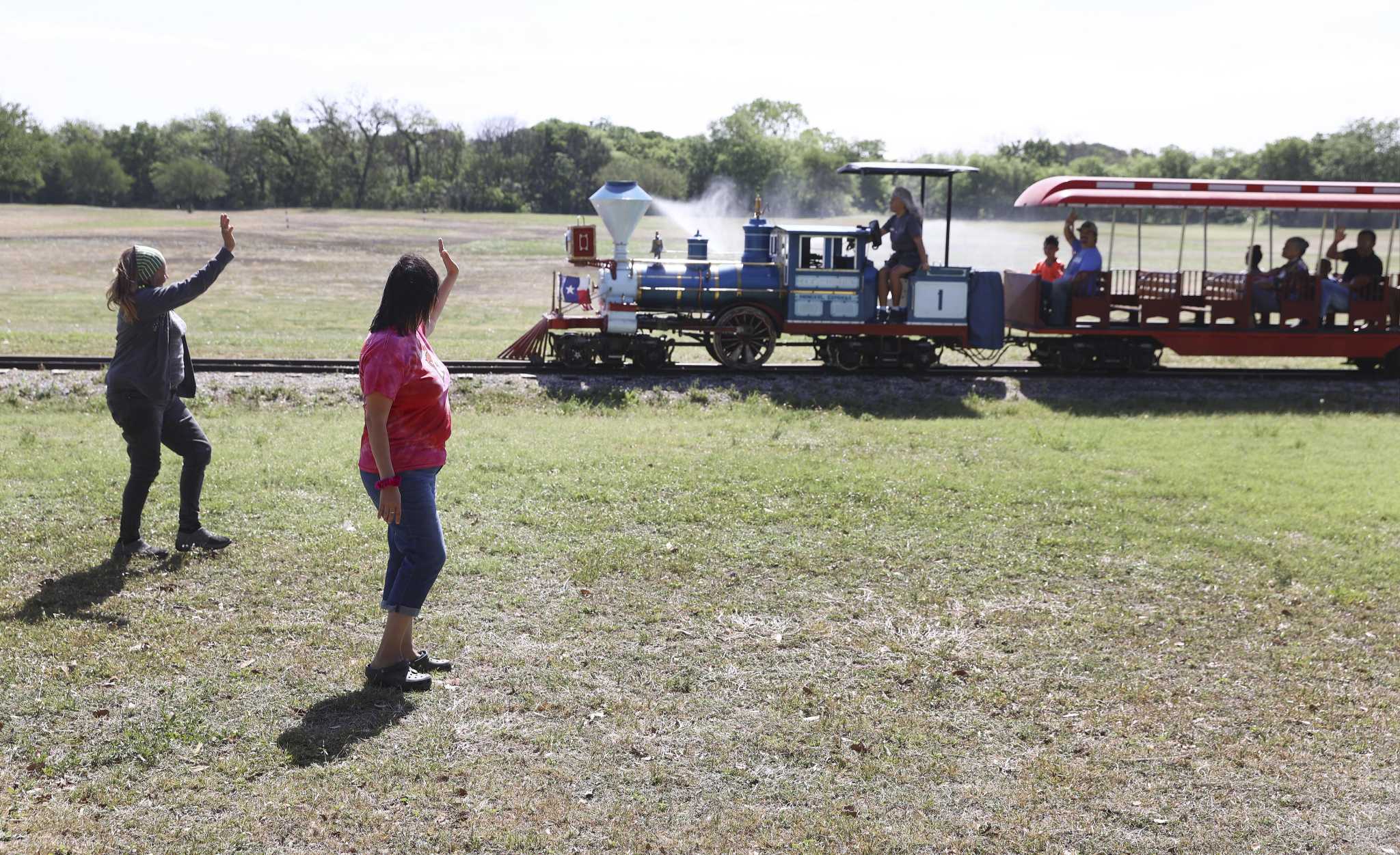 San Antonio Zoo Eagle retires aging train at Brackenridge Park - Vimarsana News