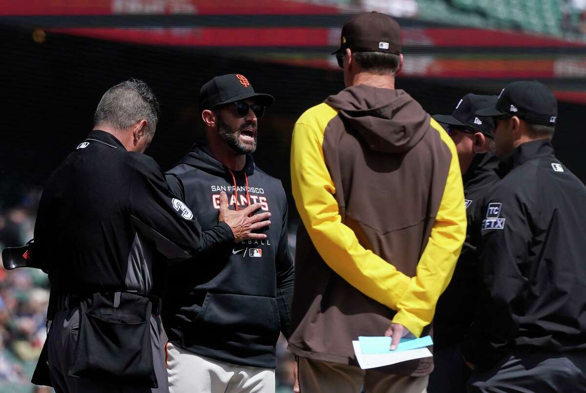 Giants manager Gabe Kapler, who has decided to ditch baseball’s unwritten rules, and Padres manager Bob Melvin exchange lineups before Wednesday’s game in San Francisco.