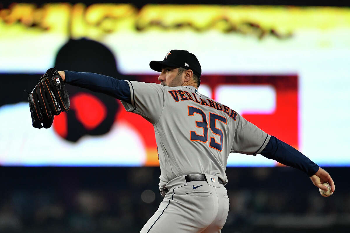 SEATTLE, WASHINGTON - APRIL 16: Justin Verlander #35 of the Houston Astros throws a pitch during the first inning against the Seattle Mariners at T-Mobile Park on April 16, 2022 in Seattle, Washington. (Photo by Alika Jenner/Getty Images)