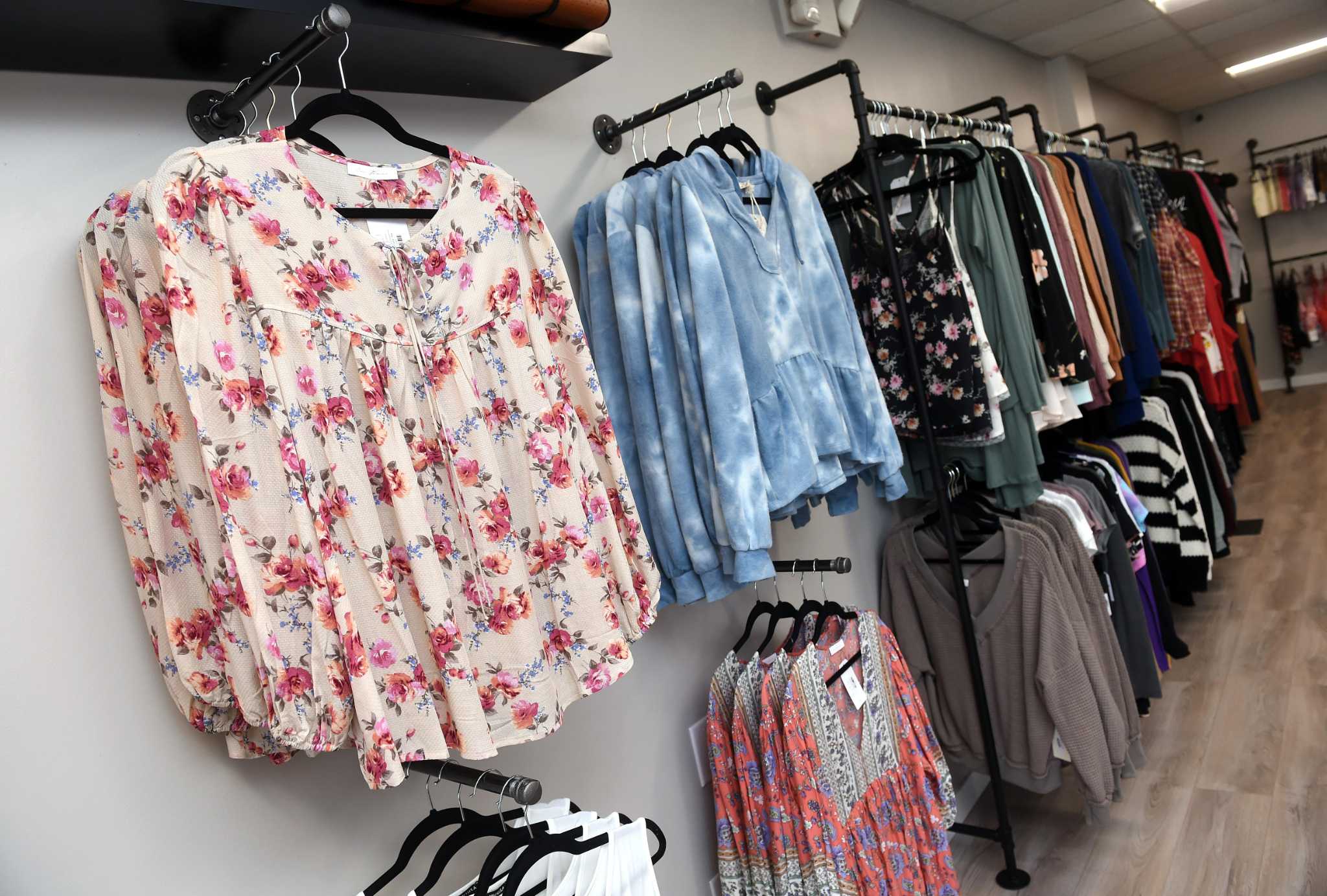 Raven Rose Boutique brings a little spring to Strawberry Hill