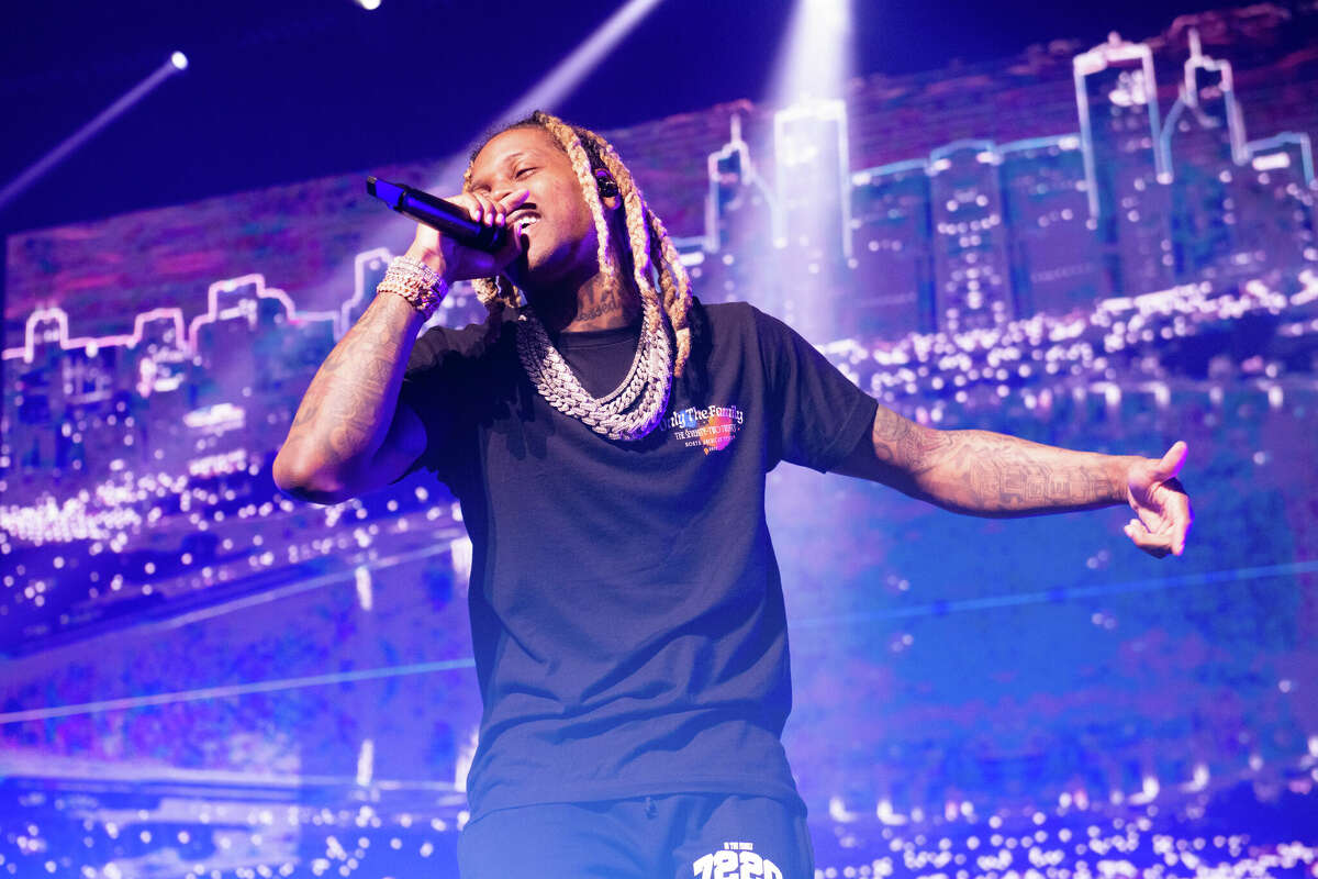 Rapper Lil Durk performs onstage during the '7220' Tour at YouTube Theater on April 09, 2022 in Inglewood, California. 