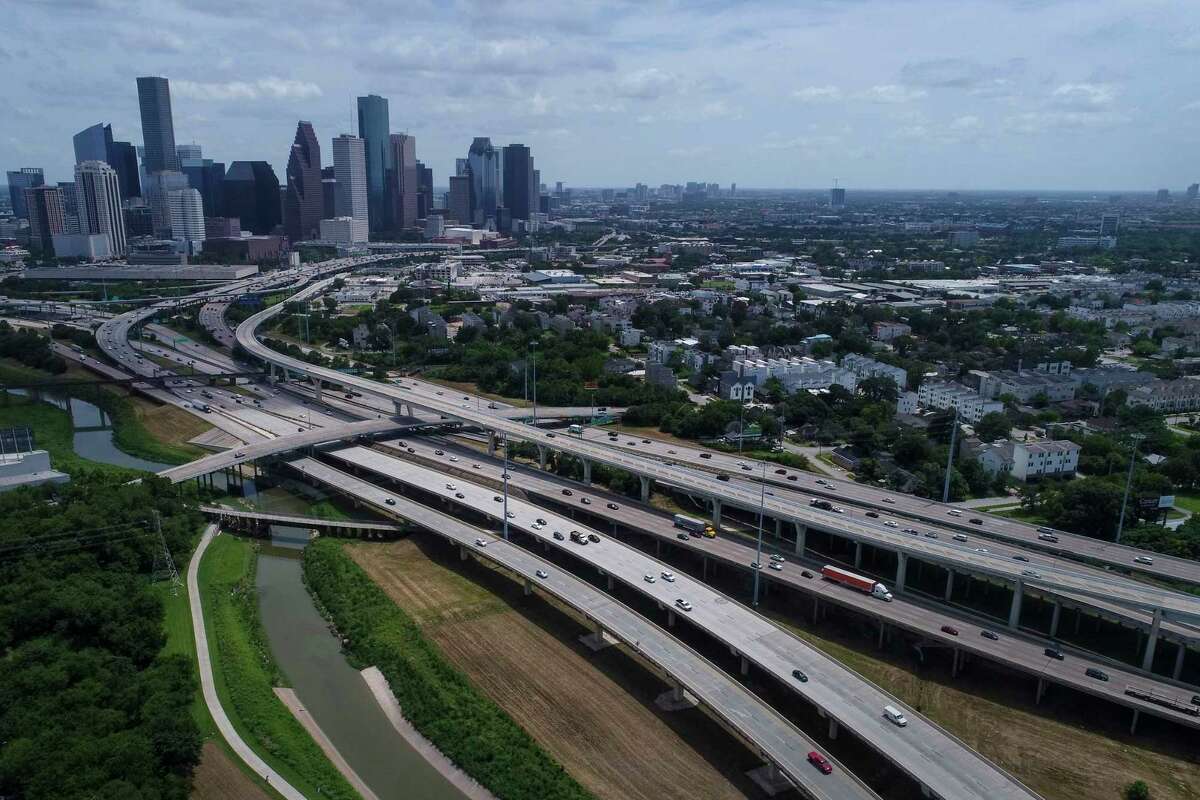 Story photo for I-45 expansion back on as Houston leaders announce compromise for $10B construction project