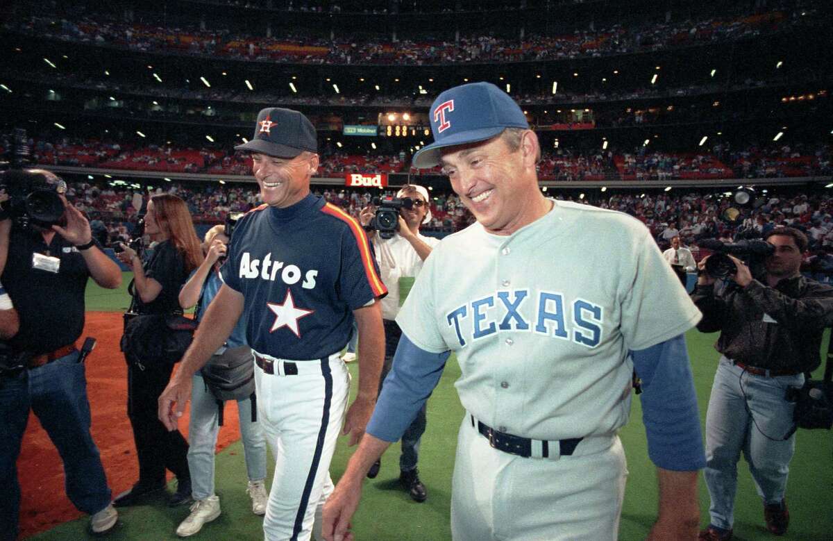 Nolan Ryan throws the worst first pitch in history in his Astros