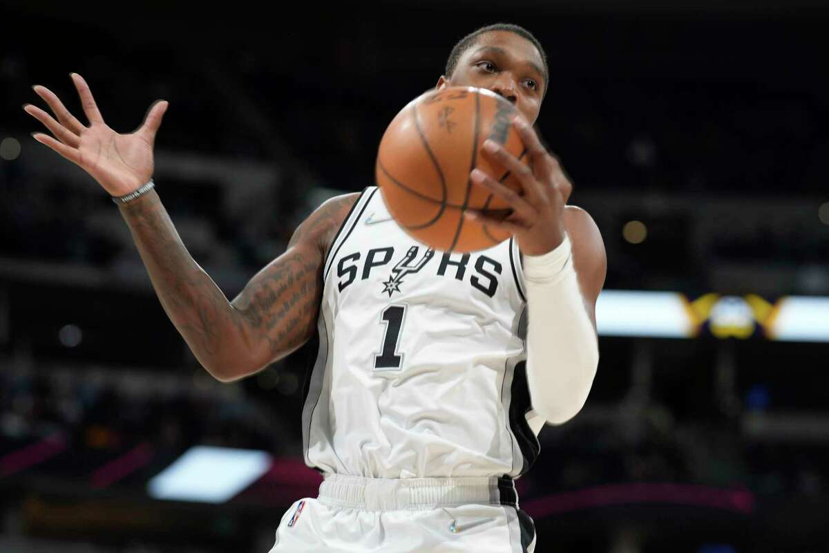 San Antonio Spurs guard Lonnie Walker IV (1) in the second half of an NBA basketball game Tuesday, April 5, 2022, in Denver. (AP Photo/David Zalubowski)