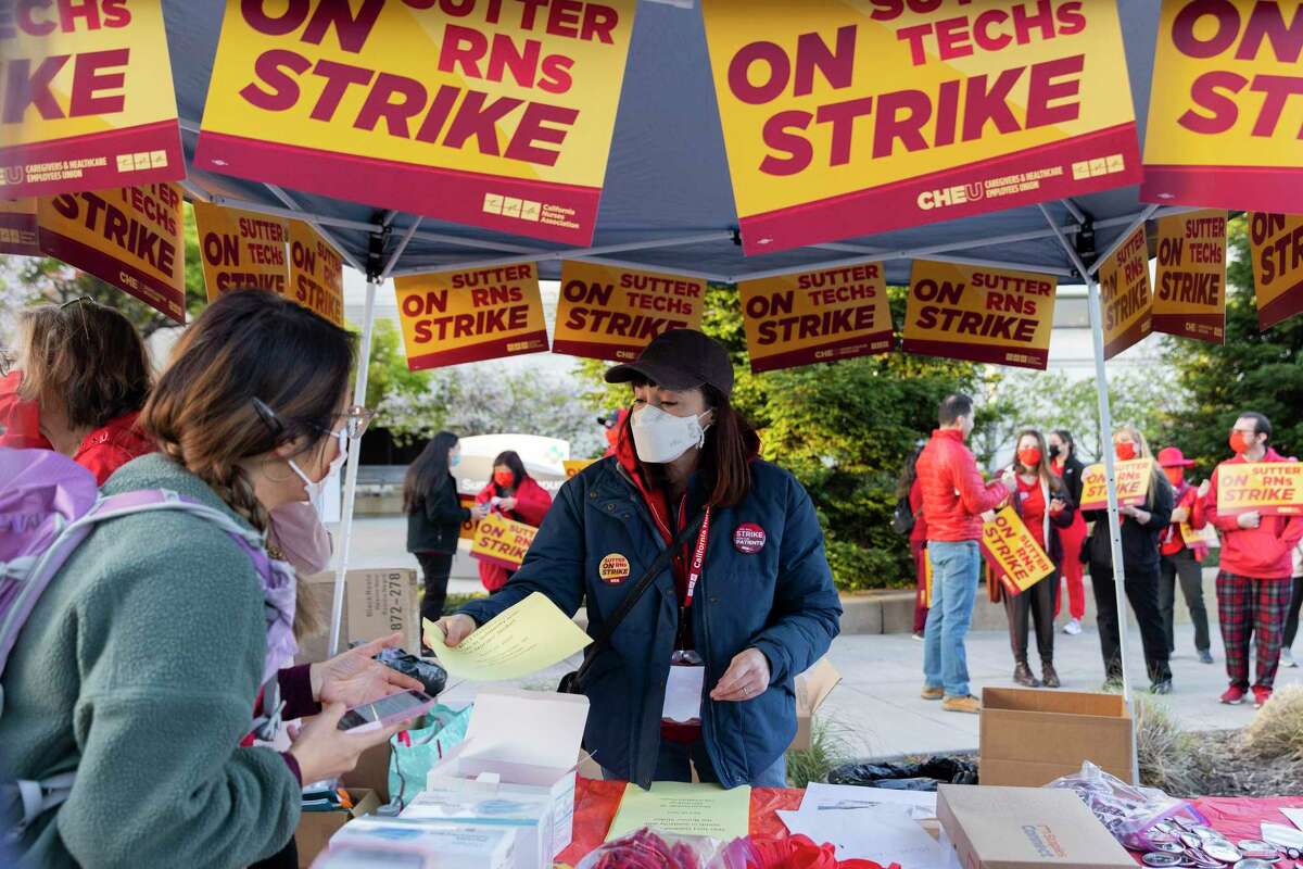 Emily Sobolew hands out strike information at Sutter Health’s Alta Bates hospital in Oakland. Thousands of Sutter Health nurses represented by the California Nurses Association staged a one-day walkout at 18 facilities across Northern California on April 18, amid stalled labor negotiations.