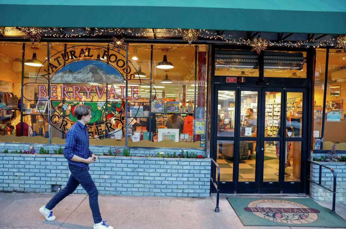 California volcano road trip from Mount Shasta to Lassen Peak and Lava