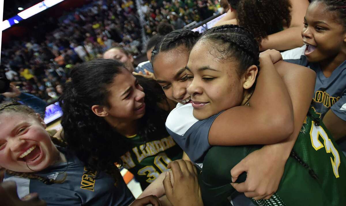 New London defeats Trumbull, 42-36, in the CIAC Class L basketball state championship, Saturday, March 18, 2017, at Mohegan Sun Arena in Uncasville. (Catherine Avalone/New Haven Register)