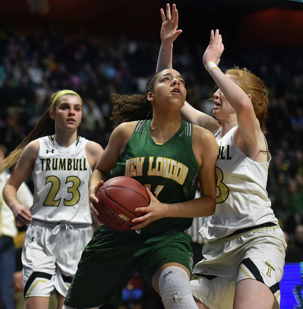 New London defeats Trumbull, 42-36, in the CIAC Class L basketball state championship, Saturday, March 18, 2017, at Mohegan Sun Arena in Uncasville. (Catherine Avalone/New Haven Register)