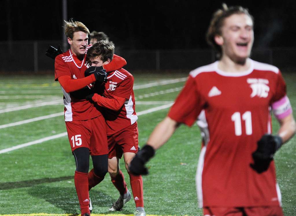 Boys Soccer: Hodska, 4th-seeded Masuk stun unbeaten E.O. Smith, advance ...