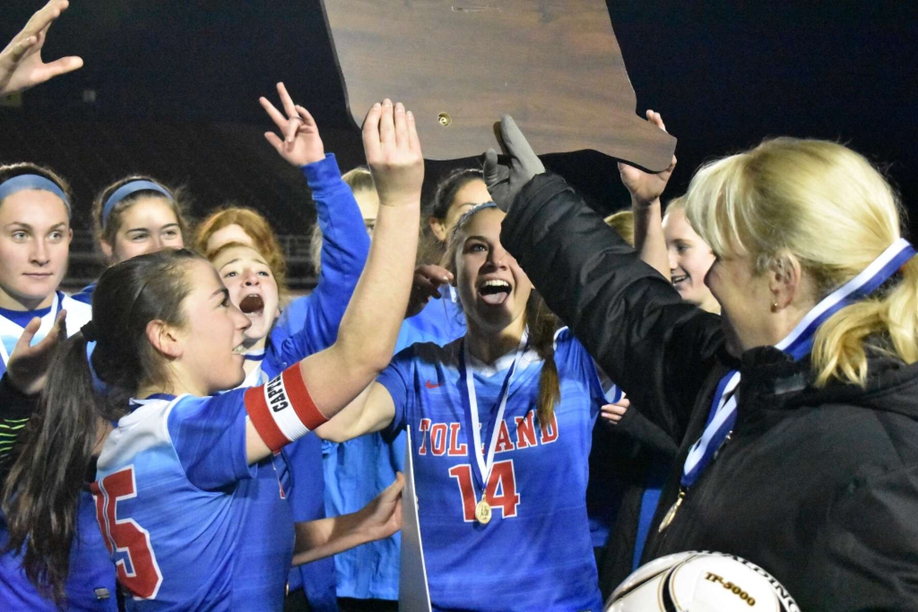 Tolland Tops Farmington In Class L Girls Soccer Final Wins 1st Title Since 1985