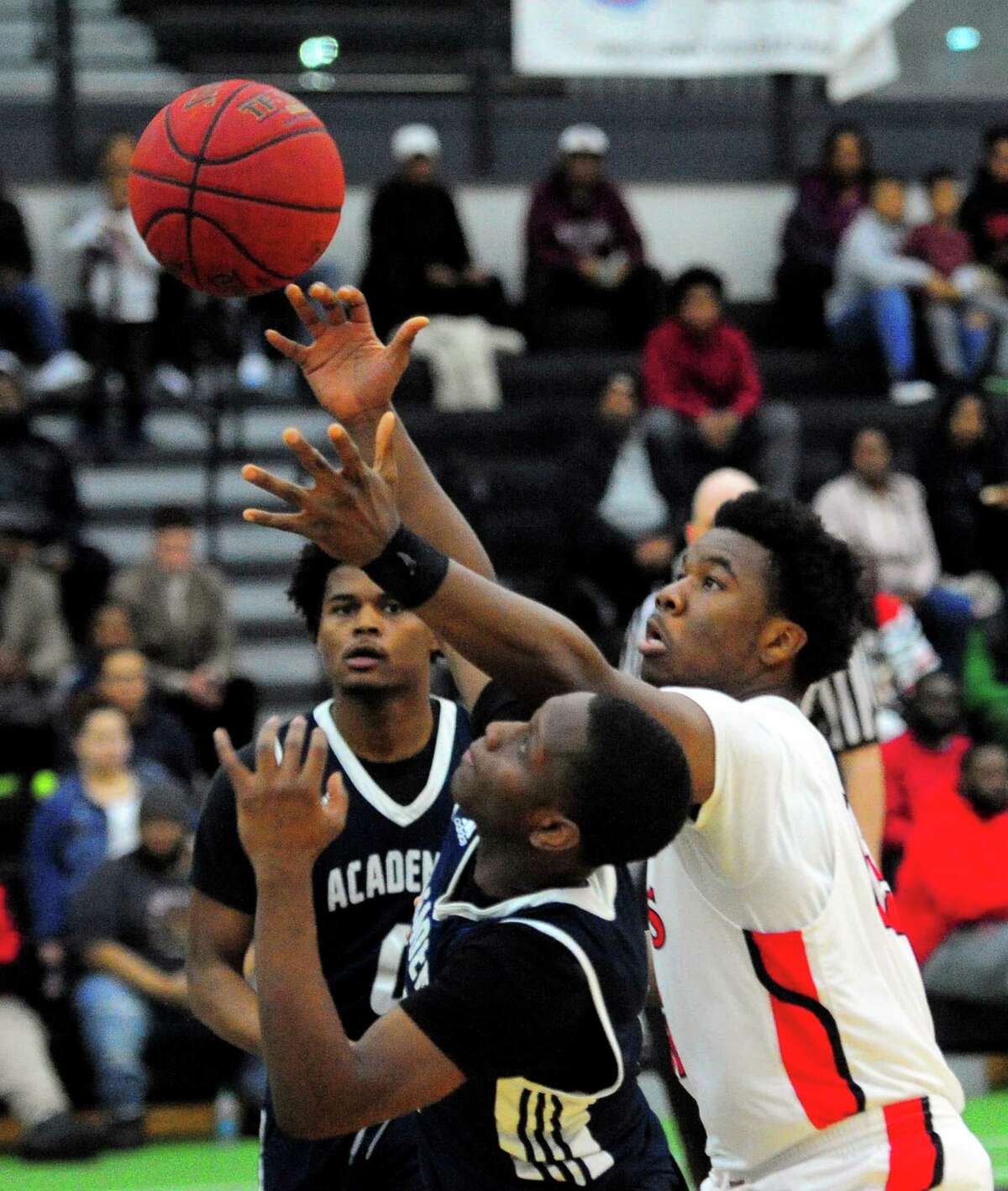 Wilbur Cross Hillhouse boys hoop