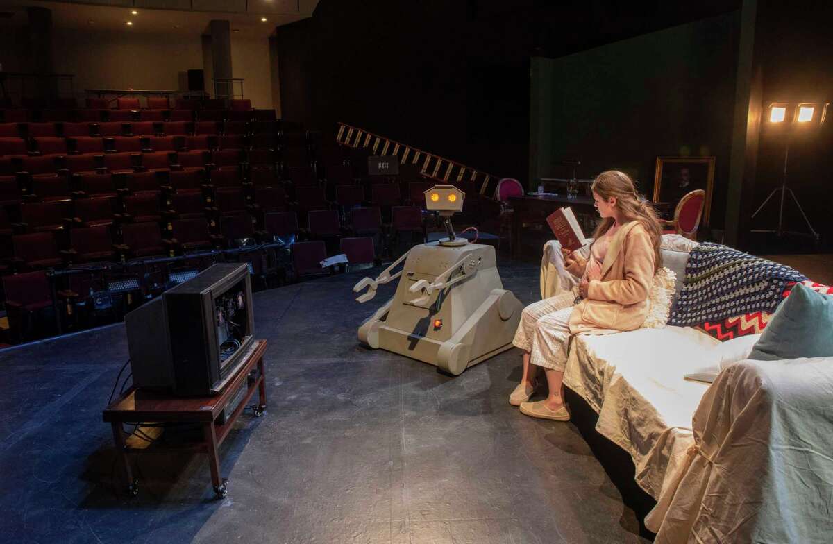 In Skidmore play, robots built by Ballston Spa students kidnap woman