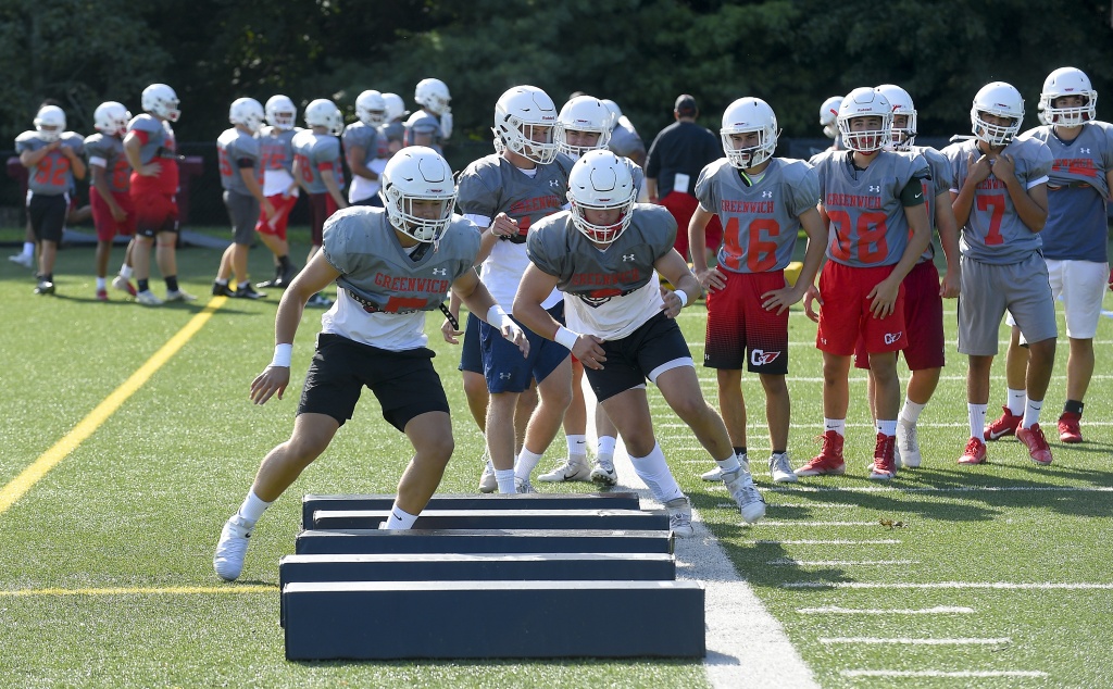 Connecticut football participation drops to lowest level since 2003