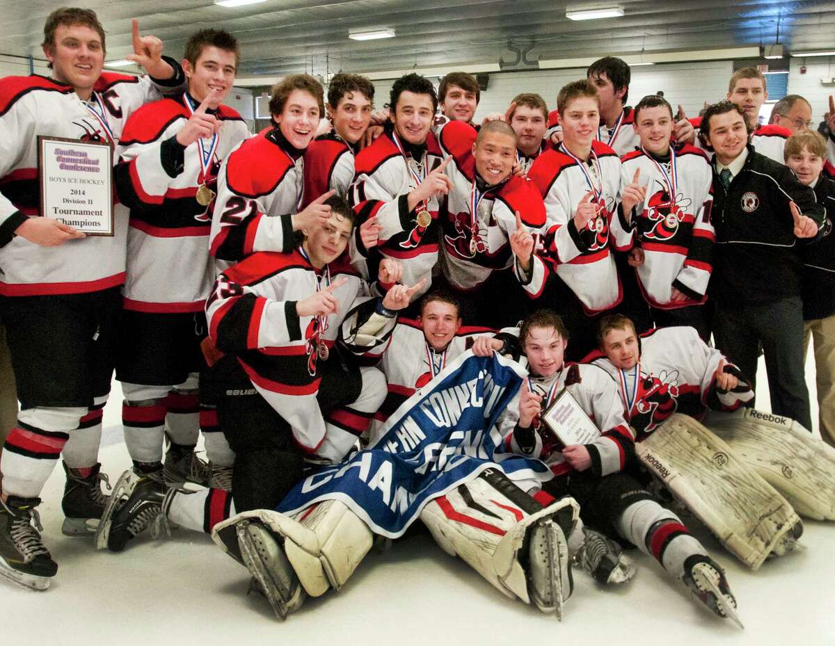 Branford’s championship boys hockey teams poses after the Hornets SCC/SWC Division II victory over Amity. (Melanie Stengel – Register)