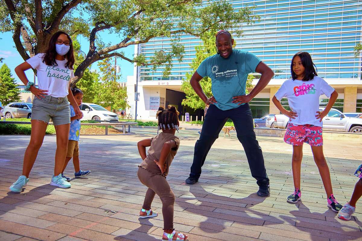 Dance!! The Moving Body at Levy Park with Young Audiences of Houston teaching artist Alonzo Moore.