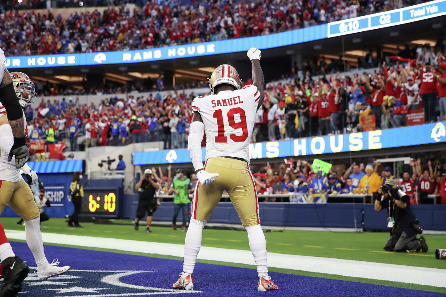 Deebo Samuel requests trade from 49ers for unclear reasons