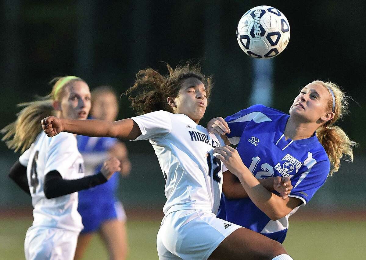 New Hartford girls soccer team remains unbeaten, heads to second